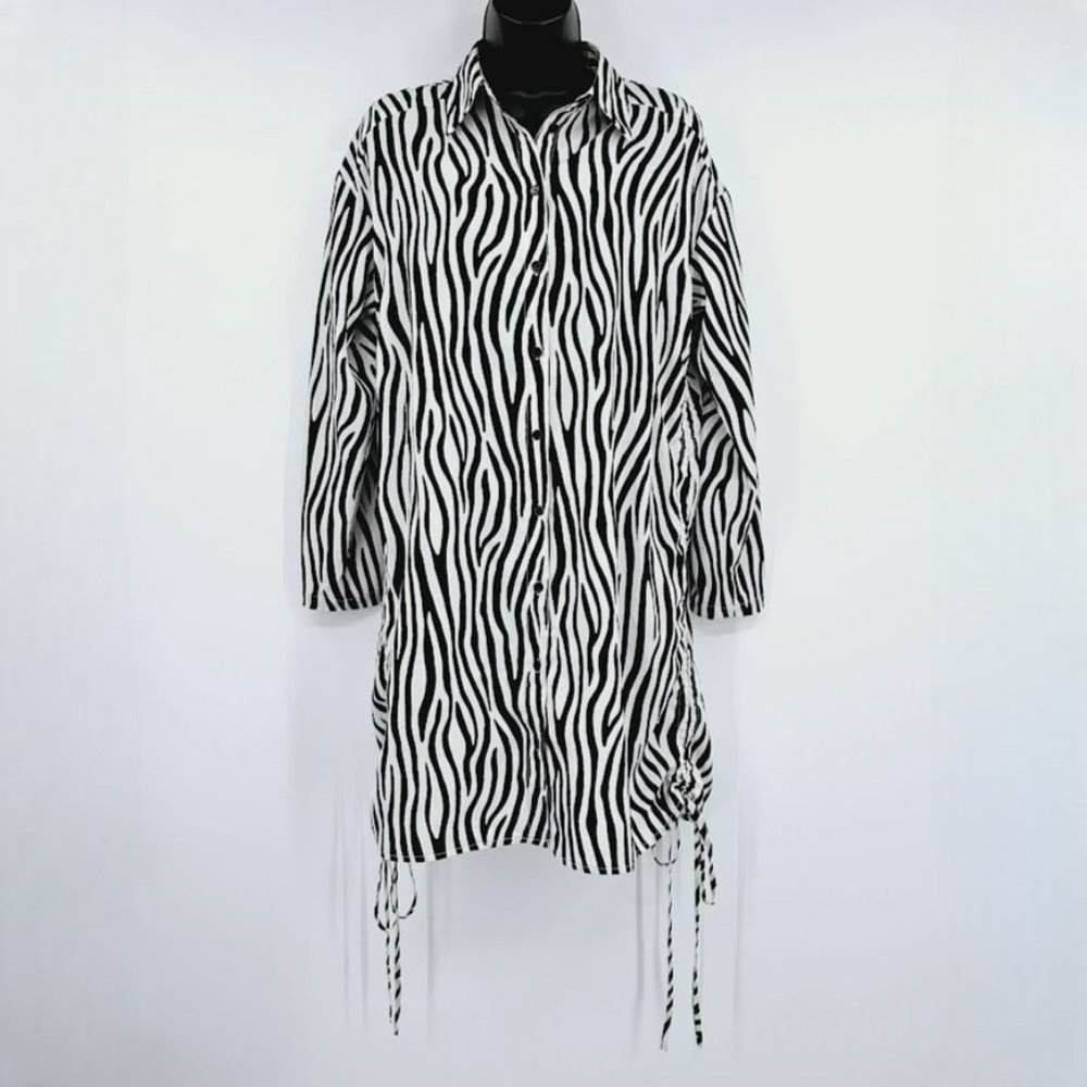 PrettyLittleThing Zebra Print Ruched Side Button Up Shirt Dress 4 Black White